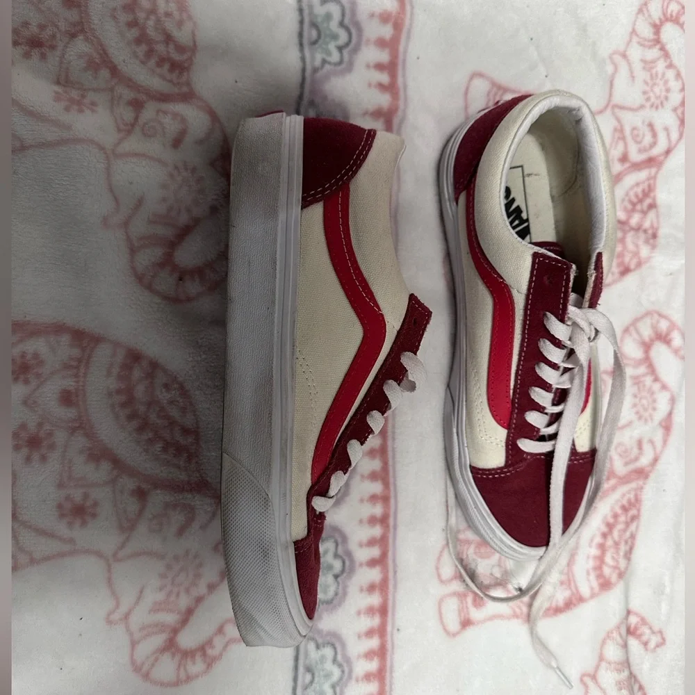 Classic old School Red and cream vans - Picture 1 of 4
